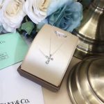 tiffany-elsa-peretti-cross-pendant-necklace-girl-fine-jewelry-usa-online-shopping-33279175a5771bce93e200c36f7cd9dfd0e5deaa-595×595