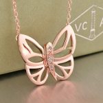 van-cleef-arpels-butterfly-hollowing-carving-pendant-pink-gold-with-diamondd645920e395fedad7bbbed0eca3fe2e0