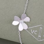 van-cleef-arpels-flowers-frivole-bracelet-1-flowers-white-gold-with-diamond34173cb38f07f89ddbebc2ac9128303f