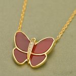 van-cleef-arpels-flying-butterfly-pendant-necklace-yellow-gold-with-red-onyx-diamonds182be0c5cdcd5072bb1864cdee4d3d6e (1)