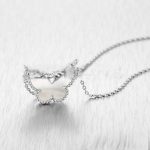 van-cleef-arpels-lucky-alhambra-butterfly-pendant-white-gold-with-gray-mother-of-pearla5771bce93e200c36f7cd9dfd0e5deaa