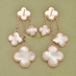 van-cleef-arpels-magic-alhambra-4-motifs-earrings-pink-gold-with-white-mother-of-pearl17e62166fc8586dfa4d1bc0e1742c08b (1)