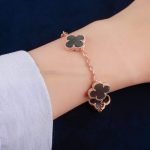 van-cleef-arpels-magic-alhambra-bracelet-5-motifs-gray-mother-of-pearl-rose-goldd645920e395fedad7bbbed0eca3fe2e0-595×595