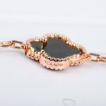 van-cleef-arpels-magic-alhambra-bracelet-5-motifs-gray-mother-of-pearl-rose-goldd645920e395fedad7bbbed0eca3fe2e0-595×595