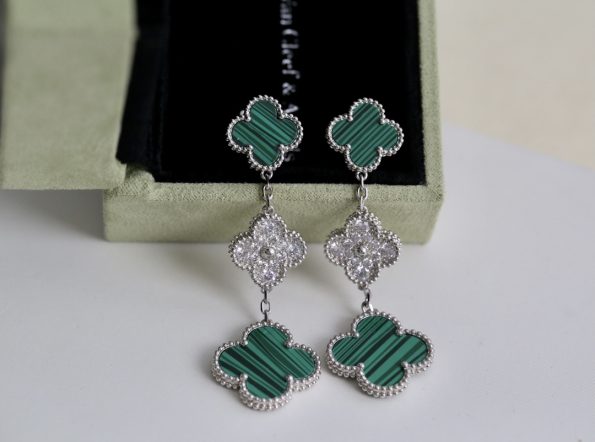 van-cleef-arpels-magic-alhambra-earrings-3-motifs-with-diamonds8f14e45fceea167a5a36dedd4bea2543