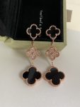 van-cleef-arpels-magic-alhambra-earrings-3-motifs-with-diamonds98f13708210194c475687be6106a3b84