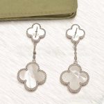 van-cleef-arpels-magic-alhambra-earrings-white-gold-with-white-mother-of-pearlc51ce410c124a10e0db5e4b97fc2af39