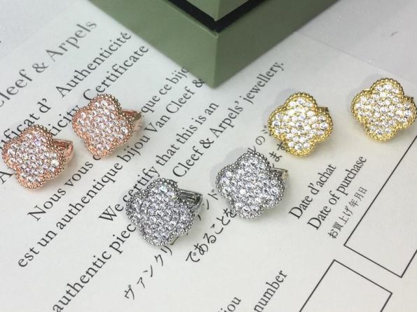 van-cleef-arpels-magic-alhambra-earrings-with-pave-diamond-3-colors37693cfc748049e45d87b8c7d8b9aacd