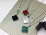 van-cleef-arpels-magic-alhambra-long-necklace-1-motif-24mm-pendant1f0e3dad99908345f7439f8ffabdffc4