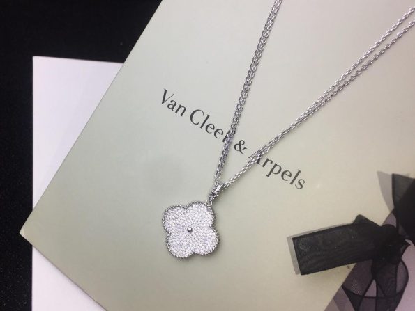 van-cleef-arpels-magic-alhambra-long-necklace-1-motif-white-gold-with-diamond-24mm-pendant1c383cd30b7c298ab50293adfecb7b18