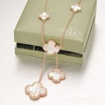 van-cleef-arpels-magic-alhambra-necklace-pink-gold-6-motifs-with-white-mother-of-pearlc51ce410c124a10e0db5e4b97fc2af39 (1)