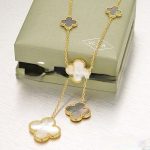 van-cleef-arpels-magic-alhambra-necklace-yellow-gold-6-motifs-with-white-gray-mother-of-pearl9bf31c7ff062936a96d3c8bd1f8f2ff3 (1)