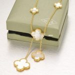 van-cleef-arpels-magic-alhambra-necklace-yellow-gold-6-motifs-with-white-mother-of-pearl6c8349cc7260ae62e3b1396831a8398f (1)