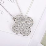 van-cleef-arpels-magic-alhambra-pendant-white-gold-with-pave-diamondsa1d0c6e83f027327d8461063f4ac58a6