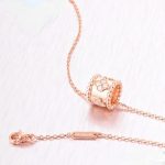 van-cleef-arpels-perlee-clover-pendant-necklace-pink-gold-with-diamondsc51ce410c124a10e0db5e4b97fc2af39 (1)