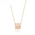 van-cleef-arpels-perlee-clover-pendant-necklace-pink-gold-with-diamondsc51ce410c124a10e0db5e4b97fc2af39 (1)