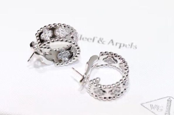 van-cleef-arpels-perlee-clovers-hoop-earrings-white-gold-diamond1f0e3dad99908345f7439f8ffabdffc4