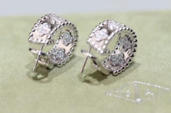 van-cleef-arpels-perlee-clovers-hoop-earrings-white-gold-diamond8e296a067a37563370ded05f5a3bf3ec