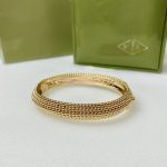 van-cleef-arpels-perlee-pearls-of-gold-bracelet-5-rows-yellow-gold-rose-gold-white-goldd645920e395fedad7bbbed0eca3fe2e0-595×595 (1)