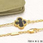 van-cleef-arpels-sweet-alhambra-bracelet-yelow-gold-with-black-onyx-mother-of-pearld67d8ab4f4c10bf22aa353e27879133c (1)