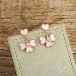 van-cleef-arpels-sweet-alhambra-effeuillage-earringsc0c7c76d30bd3dcaefc96f40275bdc0a