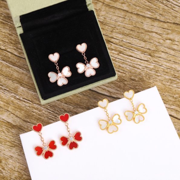 van-cleef-arpels-sweet-alhambra-effeuillage-earringsc0c7c76d30bd3dcaefc96f40275bdc0a