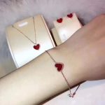 van-cleef-arpels-sweet-alhambra-heart-bracelet-pink-gold-carnelian3c59dc048e8850243be8079a5c74d079