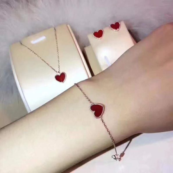 van-cleef-arpels-sweet-alhambra-heart-bracelet-pink-gold-carnelian1679091c5a880faf6fb5e6087eb1b2dc