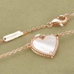 van-cleef-arpels-sweet-alhambra-heart-pendant-pink-gold-with-white-mother-of-pearl6364d3f0f495b6ab9dcf8d3b5c6e0b01