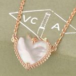 van-cleef-arpels-sweet-alhambra-heart-pendant-pink-gold-with-white-mother-of-pearl6364d3f0f495b6ab9dcf8d3b5c6e0b01