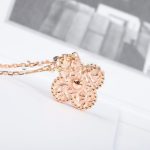 van-cleef-arpels-sweet-alhambra-pendant-rose-goldc51ce410c124a10e0db5e4b97fc2af39