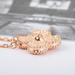 van-cleef-arpels-sweet-alhambra-pendant-rose-goldc51ce410c124a10e0db5e4b97fc2af39