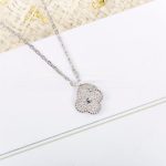 van-cleef-arpels-sweet-alhambra-pendant-white-gold-with-pave-diamondsd9d4f495e875a2e075a1a4a6e1b9770f