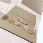 van-cleef-arpels-two-butterfly-earrings-mother-of-pearl-with-diamond-3-colora87ff679a2f3e71d9181a67b7542122c