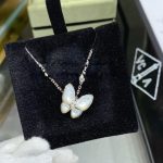 van-cleef-arpels-two-butterfly-pendant-mother-of-pearl-with-diamond-yellow-gold-white-gold-rose-gold17e62166fc8586dfa4d1bc0e1742c08b