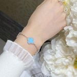 van-cleef-arpels-vintage-alhambra-bracelet-5-motifs-turquoise-and-white-gold6f4922f45568161a8cdf4ad2299f6d23-595×595