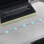 van-cleef-arpels-vintage-alhambra-bracelet-5-motifs-turquoise-and-white-gold6f4922f45568161a8cdf4ad2299f6d23-595×595