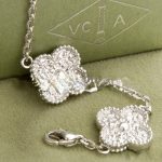 van-cleef-arpels-vintage-alhambra-bracelet-5-motifs-white-gold6ea9ab1baa0efb9e19094440c317e21b