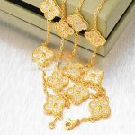 van-cleef-arpels-vintage-alhambra-long-necklace-yellow-gold-20-motifs-with-pave-diamonds45c48cce2e2d7fbdea1afc51c7c6ad26 (1)