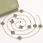 van-cleef-arpels-vintage-alhambra-necklace-pink-gold-10-motifs-with-malachite-mother-of-pearlc0c7c76d30bd3dcaefc96f40275bdc0a (1)