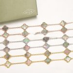 van-cleef-arpels-vintage-alhambra-necklace-pink-gold-20-motifs-with-gray-mother-of-pearlf7177163c833dff4b38fc8d2872f1ec6 (1)