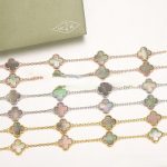 van-cleef-arpels-vintage-alhambra-necklace-white-gold-20-motifs-with-gray-mother-of-pearlc20ad4d76fe97759aa27a0c99bff6710 (1)