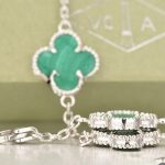 van-cleef-arpels-vintage-alhambra-necklace-white-gold-20-motifs-with-malachite-mother-of-pearla5bfc9e07964f8dddeb95fc584cd965d (1)