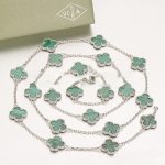 van-cleef-arpels-vintage-alhambra-necklace-white-gold-20-motifs-with-malachite-mother-of-pearla5bfc9e07964f8dddeb95fc584cd965d