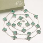 van-cleef-arpels-vintage-alhambra-necklace-white-gold-20-motifs-with-malachite-mother-of-pearla5bfc9e07964f8dddeb95fc584cd965d (1)