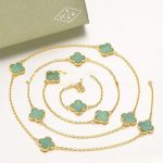 van-cleef-arpels-vintage-alhambra-necklace-yellow-gold-10-motifs-with-malachite-mother-of-pearld645920e395fedad7bbbed0eca3fe2e0