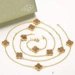 van-cleef-arpels-vintage-alhambra-necklace-yellow-gold-10-motifs-with-tigers-eye-mother-of-pearle369853df766fa44e1ed0ff613f563bd