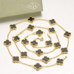 van-cleef-arpels-vintage-alhambra-necklace-yellow-gold-20-motifs-with-black-agate-mother-of-pearl02e74f10e0327ad868d138f2b4fdd6f0