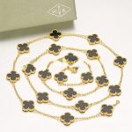 van-cleef-arpels-vintage-alhambra-necklace-yellow-gold-20-motifs-with-black-agate-mother-of-pearl02e74f10e0327ad868d138f2b4fdd6f0 (1)