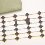 van-cleef-arpels-vintage-alhambra-necklace-yellow-gold-20-motifs-with-black-agate-mother-of-pearl02e74f10e0327ad868d138f2b4fdd6f0 (1)